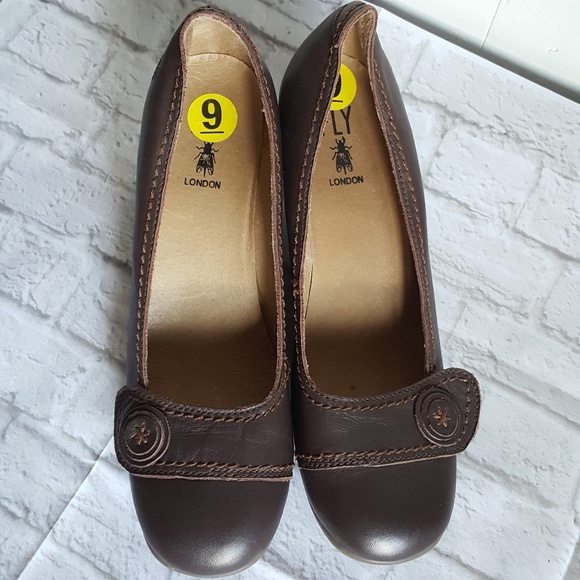 Fly London Shoes - Fly London Slip On loafer women size 9 brown